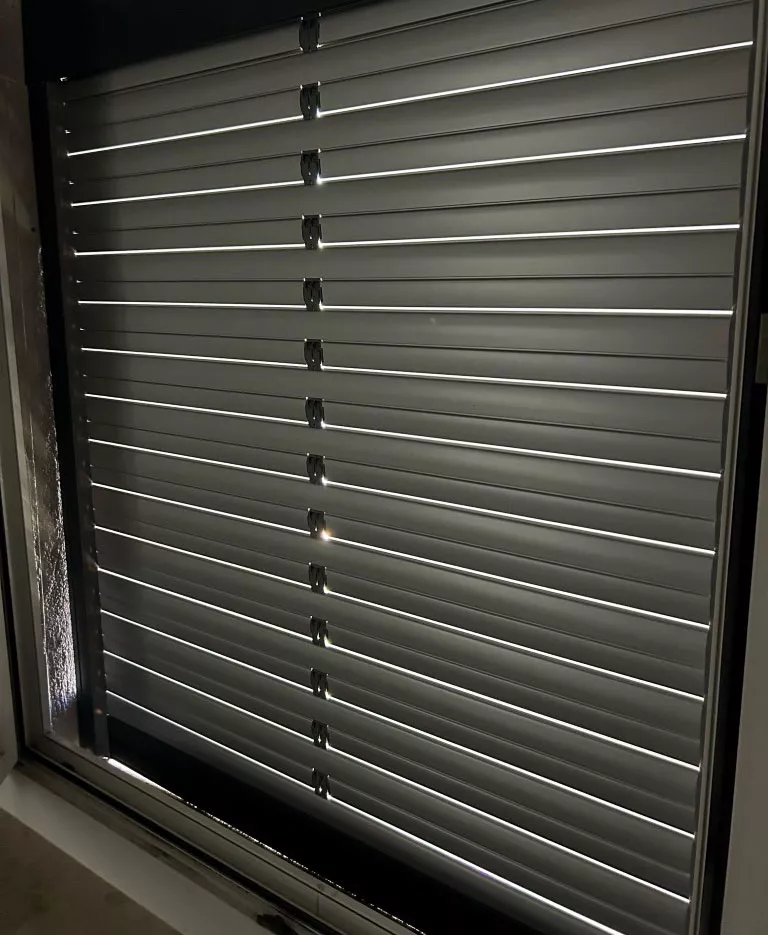 Abbildung 3 für Einzelstück Vorbaurollladen ID+ SOLAR B 920 x H 1100 mm OR34 Sonderpreis