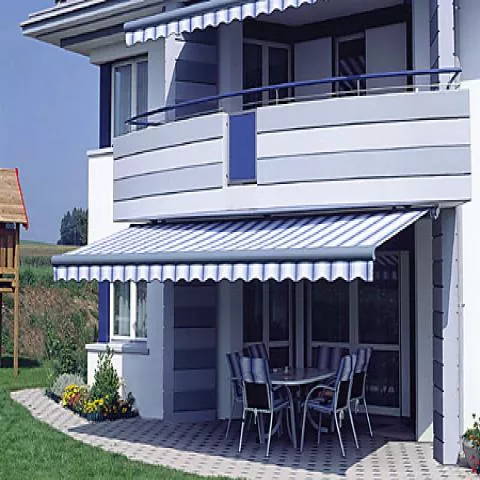 KLAIBER S E L E C T BOX S8250 Gelenkarmmarkise mit Tuchwellenblende - Detailansicht 3 KLAIBER S E L E C T BOX S8250 Gelenkarmmarkise mit Tuchwellenblende - Detailansicht 3