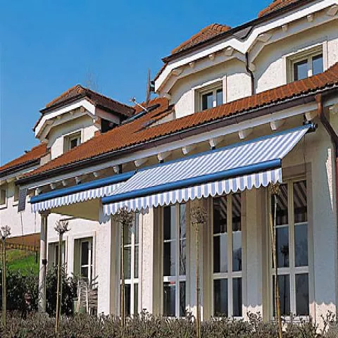 KLAIBER S E L E C T BOX S8250 Gelenkarmmarkise mit Tuchwellenblende - Detailansicht 4 KLAIBER S E L E C T BOX S8250 Gelenkarmmarkise mit Tuchwellenblende - Detailansicht 4