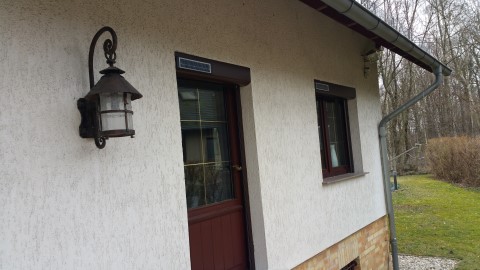 Solarrollladen unter der Dachtraufe Vorbaurollladen mit Solar unter Dachtraufe